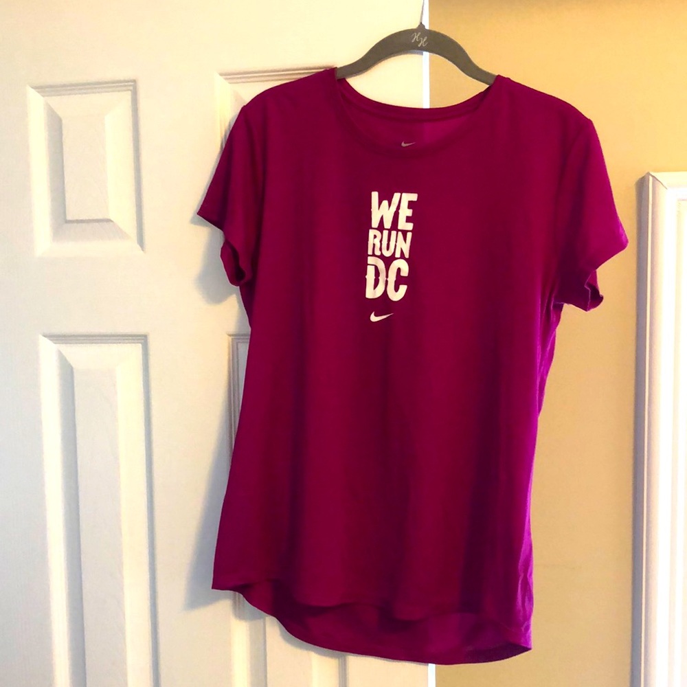♥️ 3 / $30 EUC Women’s Nike Dri-fit shirt